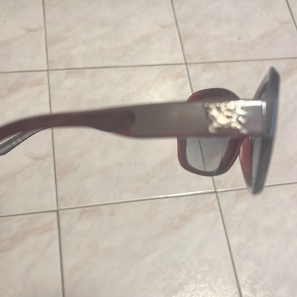 Burberry Women’s sunglasses burgundy with case - Picture 3 of 4